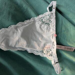Victoria's Secret White Lace Triangle Bralette with Pink Rose Accent
